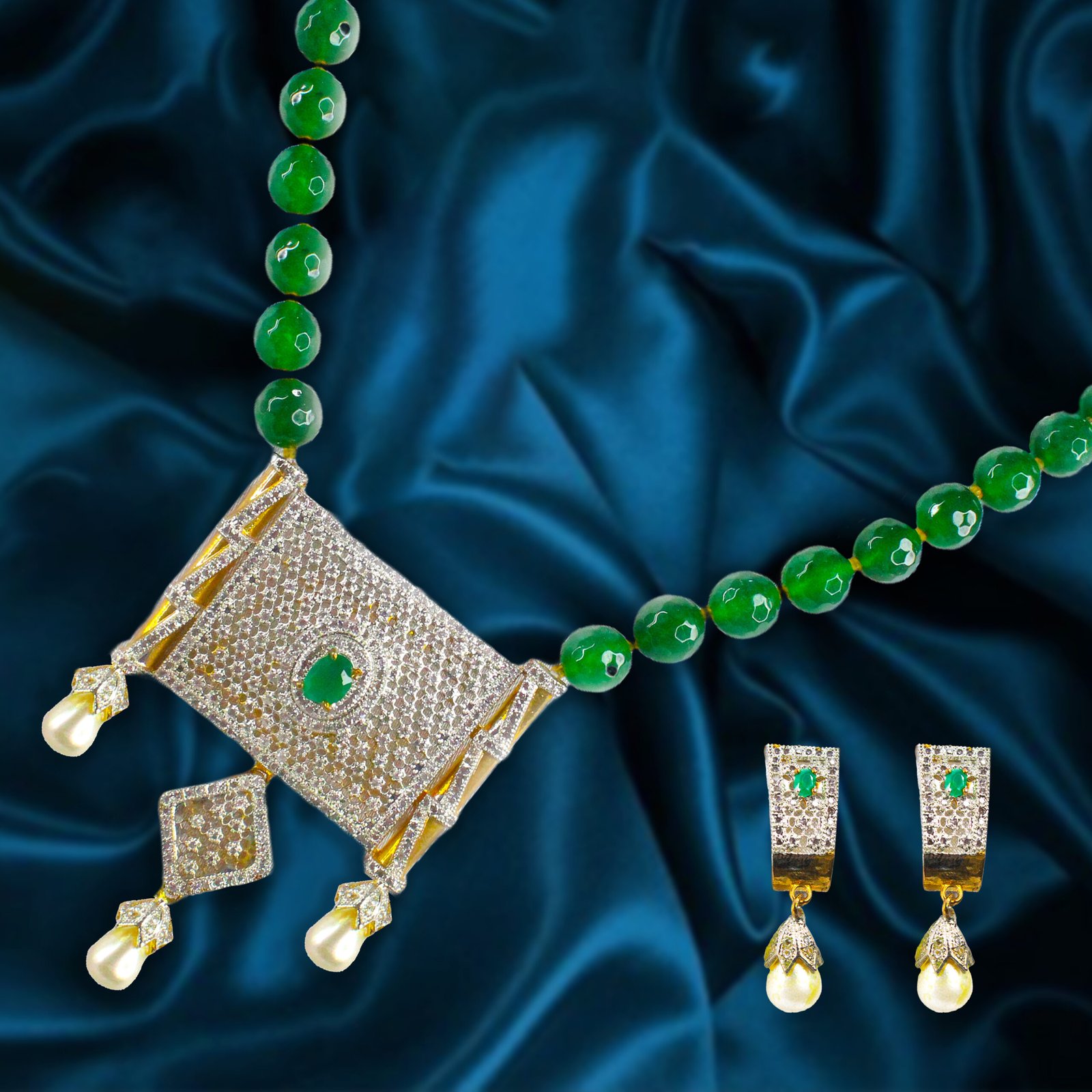 Balusha Elegant Emerald and Pearl Pendant - Image 4