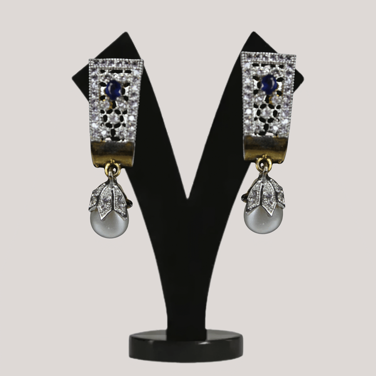 Balusha Blue Elegant Emerald and Pearl Pendant - Image 2