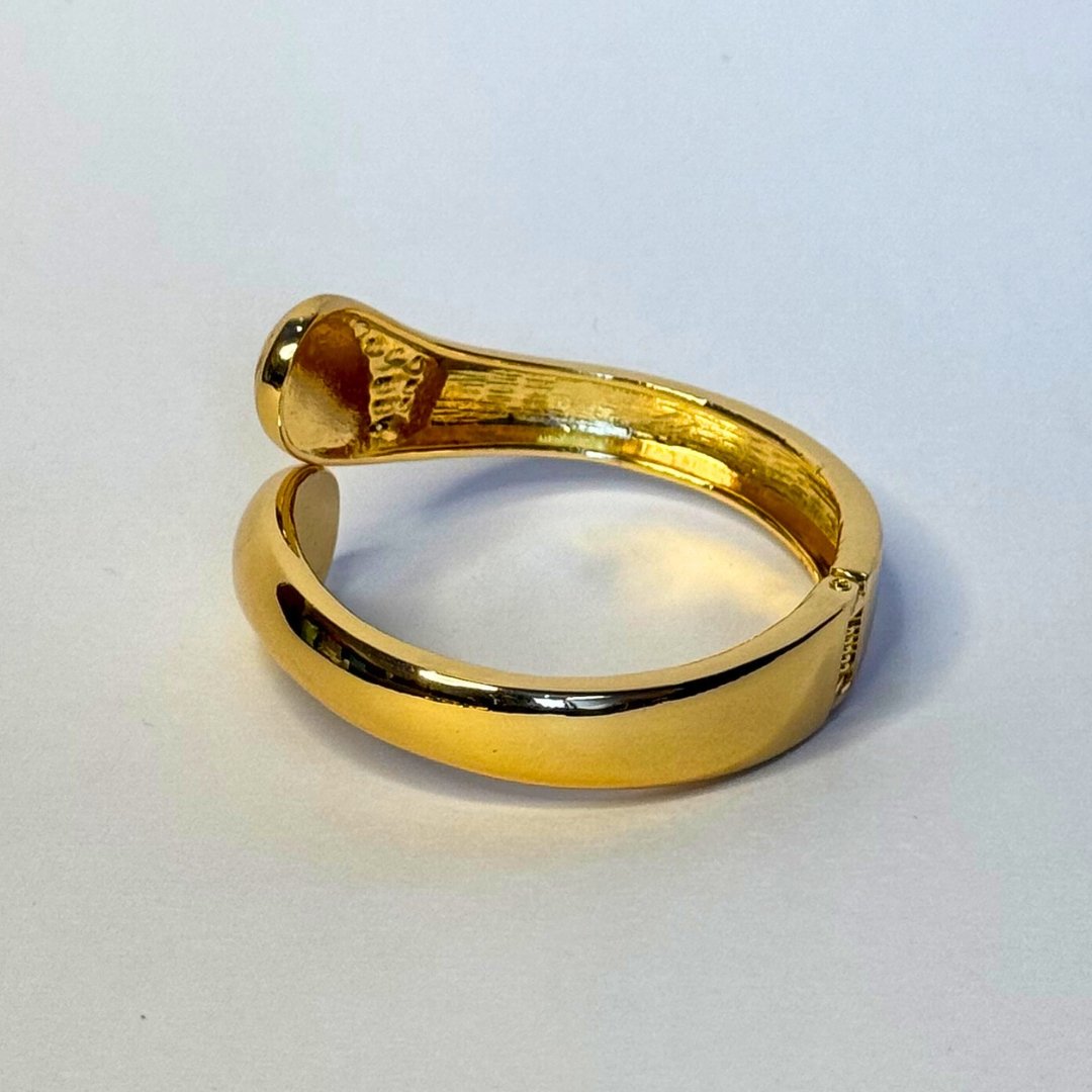 Elegant Golden Curve - Image 3