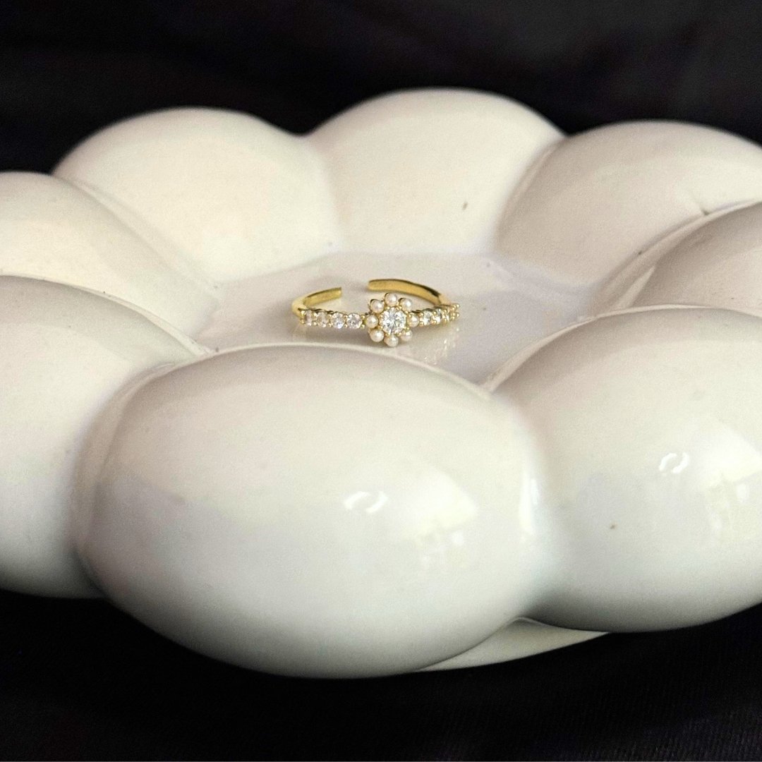 Dainty Flower Ring - Image 3