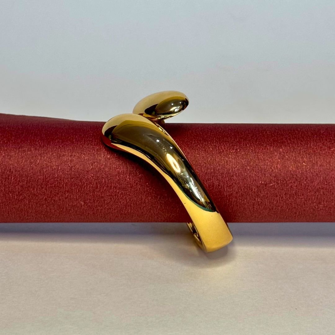 Elegant Golden Curve - Image 4